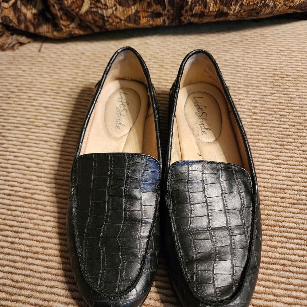 Size 5! Life Stride Black‎ Croc Print Women's Loafers